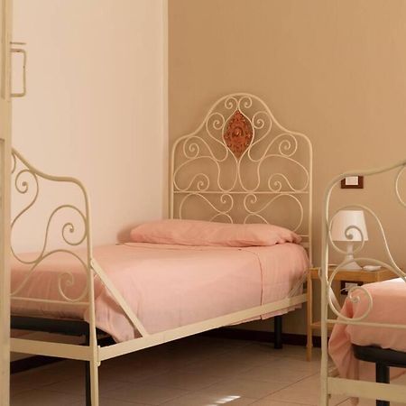 Maria'S Bed - Intero Alloggio Accogliente Dorno Екстериор снимка